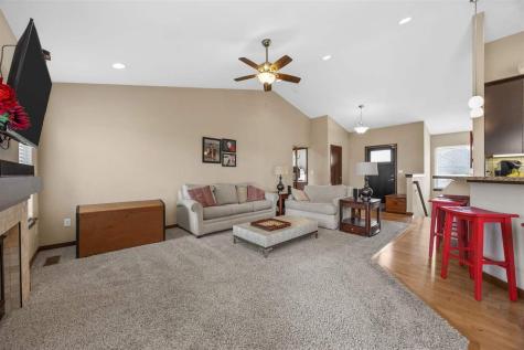 542 Rolling Hills Drive Tiffin IA 52340