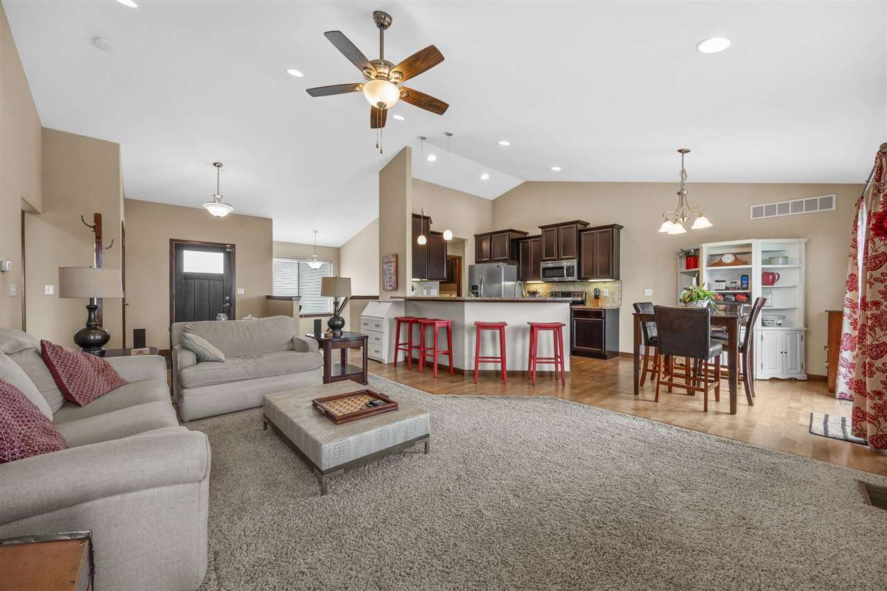 542 Rolling Hills Drive Tiffin IA 52340