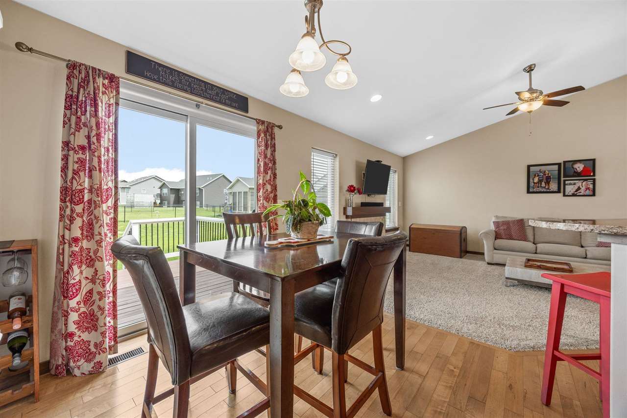 542 Rolling Hills Drive Tiffin IA 52340