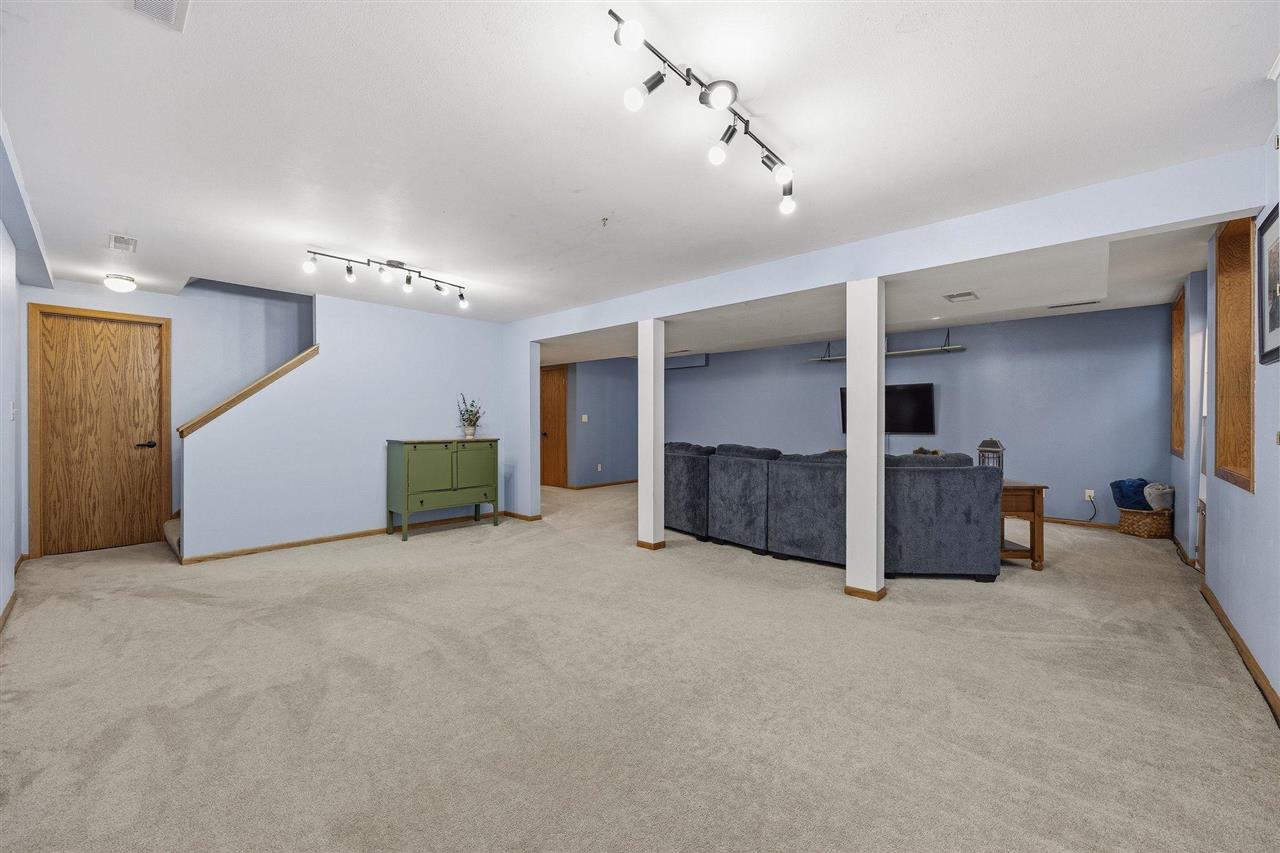 1131 Deerfield Drive Iowa City IA 52246