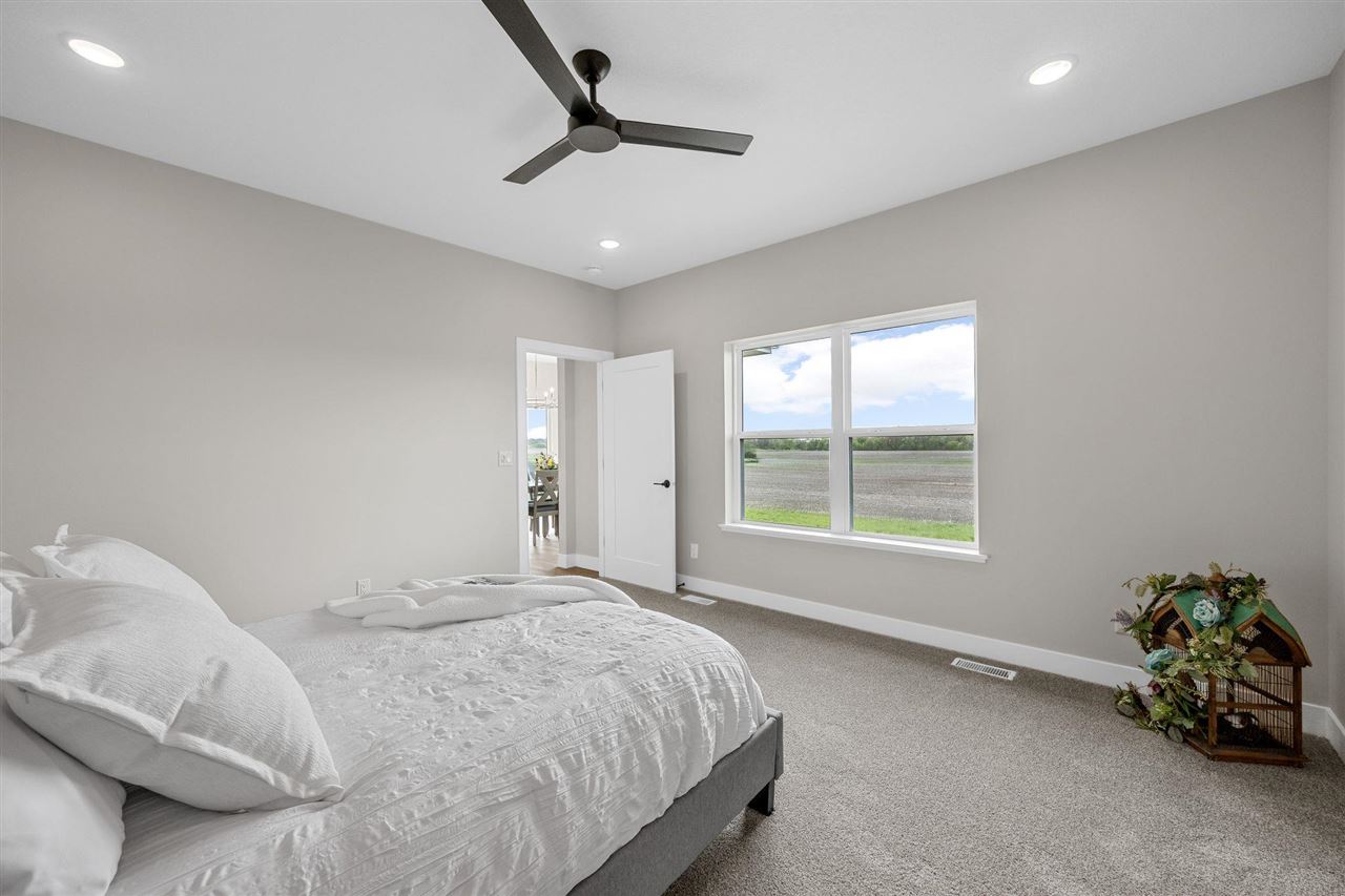 3009 Prairielight Court Hiawatha IA 52233