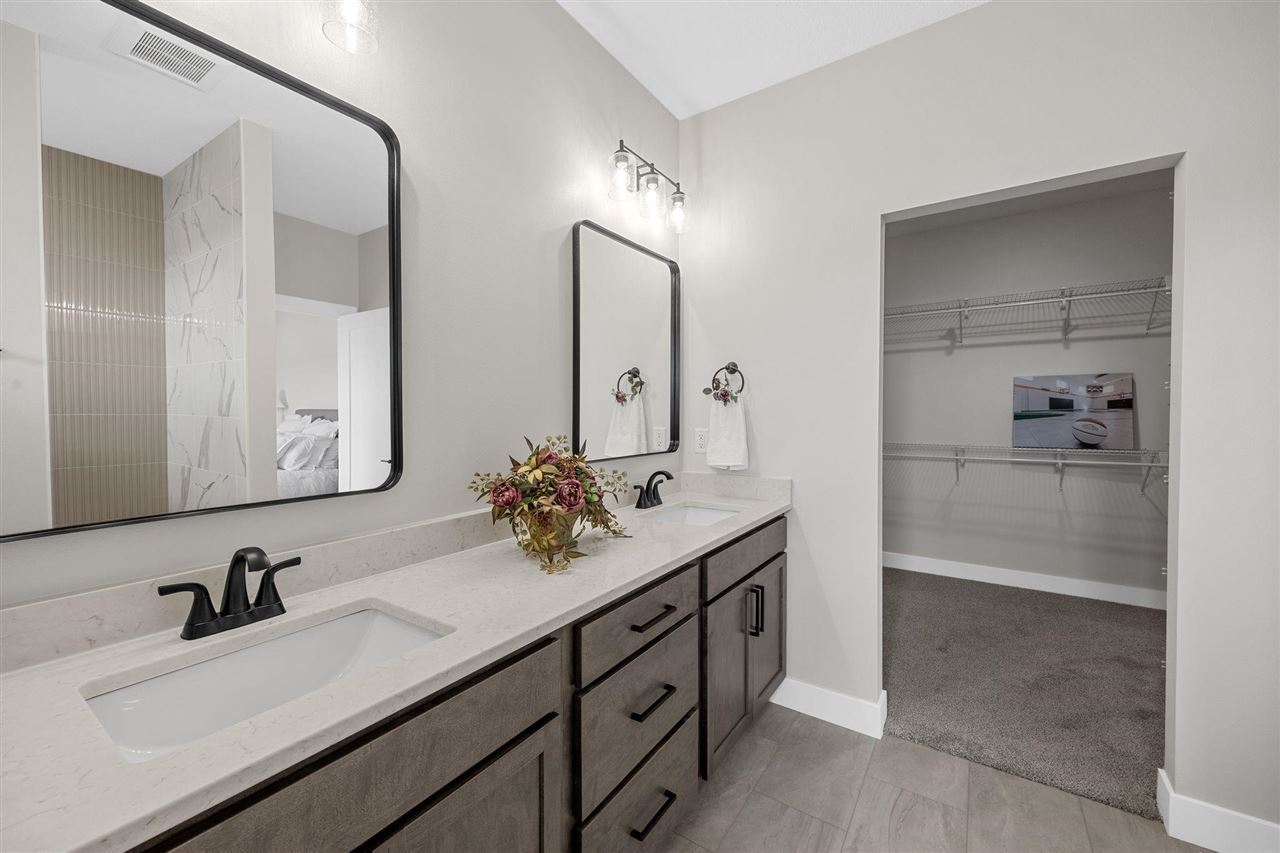 3009 Prairielight Court Hiawatha IA 52233