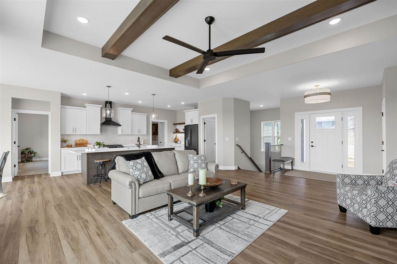 3009 Prairielight Court Hiawatha IA 52233