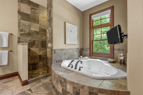 3220 Ever Tree Lane NE Solon IA 52333
