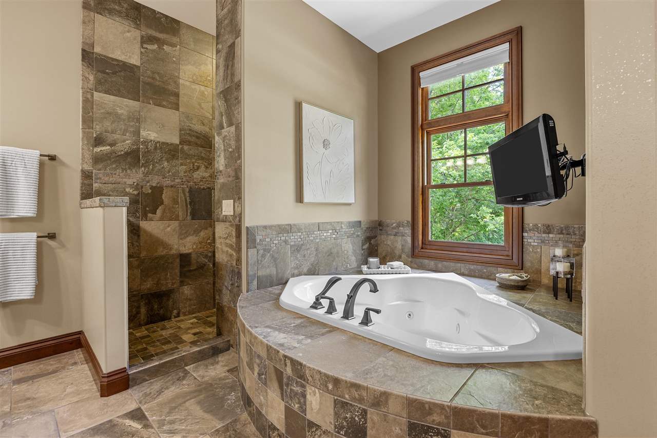 3220 Ever Tree Lane NE Solon IA 52333