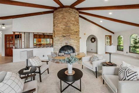 230 N Navajo Lane North English IA 52316