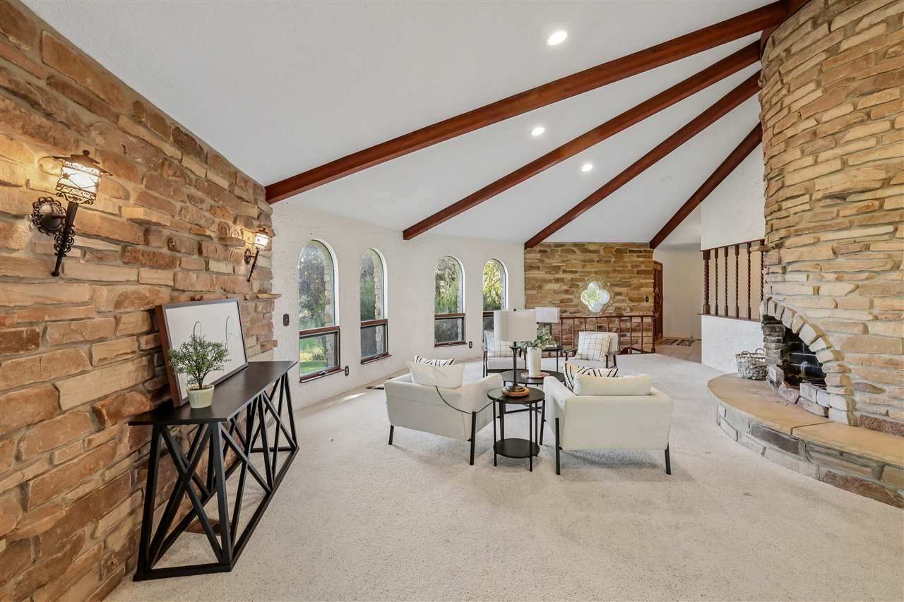 230 N Navajo Lane North English IA 52316