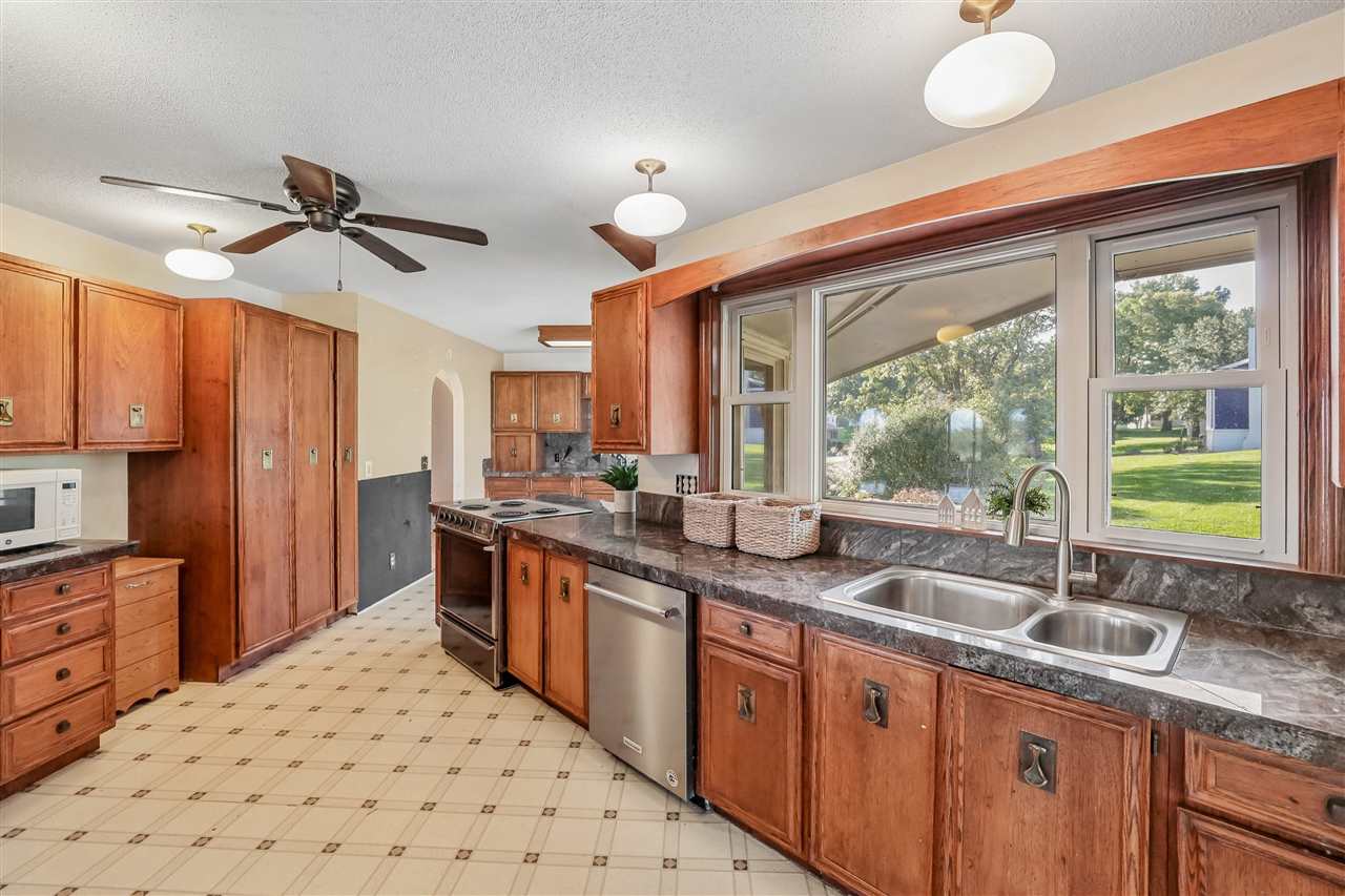 230 N Navajo Lane North English IA 52316