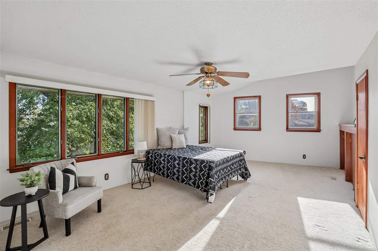 230 N Navajo Lane North English IA 52316