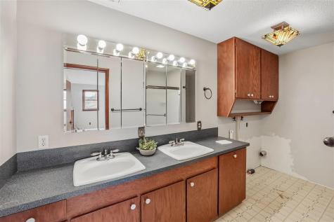 230 N Navajo Lane North English IA 52316