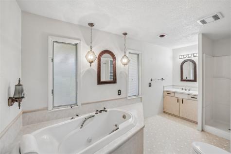 230 N Navajo Lane North English IA 52316