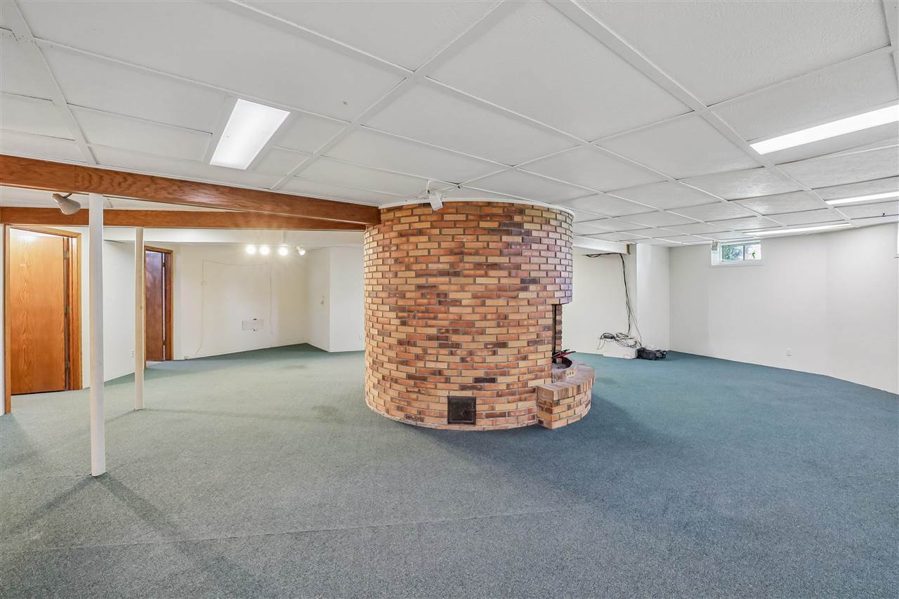 230 N Navajo Lane North English IA 52316