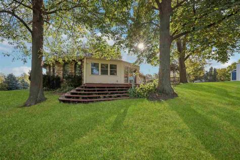 230 N Navajo Lane North English IA 52316