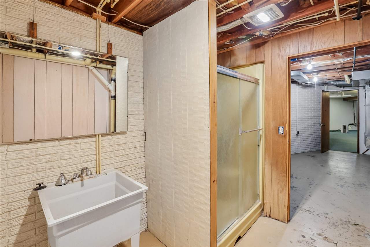 230 N Navajo Lane North English IA 52316