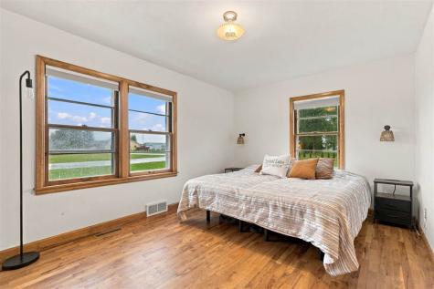 1982 Mill View Circle SW Kalona IA 52247