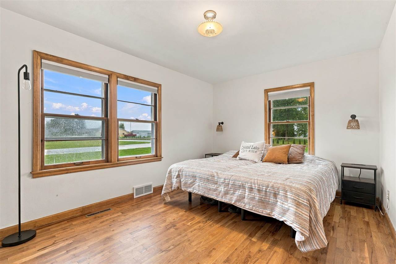 1982 Mill View Circle SW Kalona IA 52247