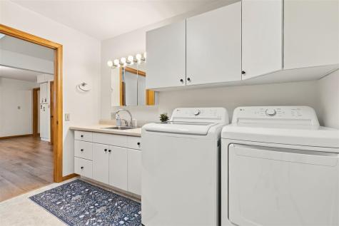 1982 Mill View Circle SW Kalona IA 52247