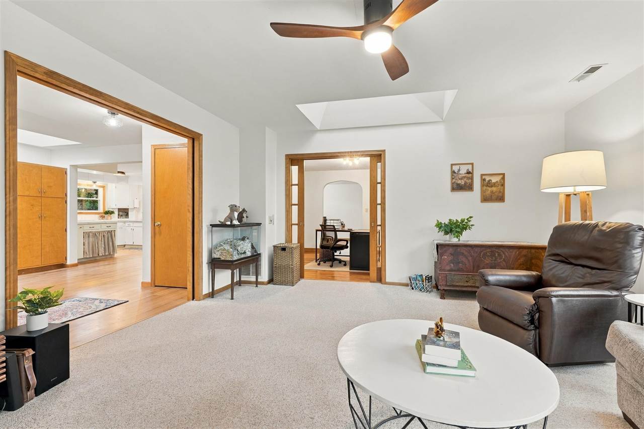 1982 Mill View Circle SW Kalona IA 52247