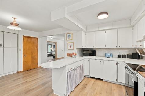 1982 Mill View Circle SW Kalona IA 52247