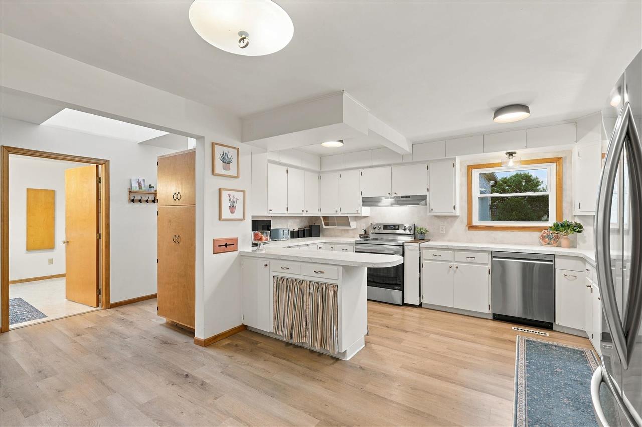 1982 Mill View Circle SW Kalona IA 52247