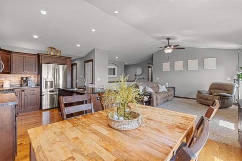 2793 Creekview Trail Palo IA 52324