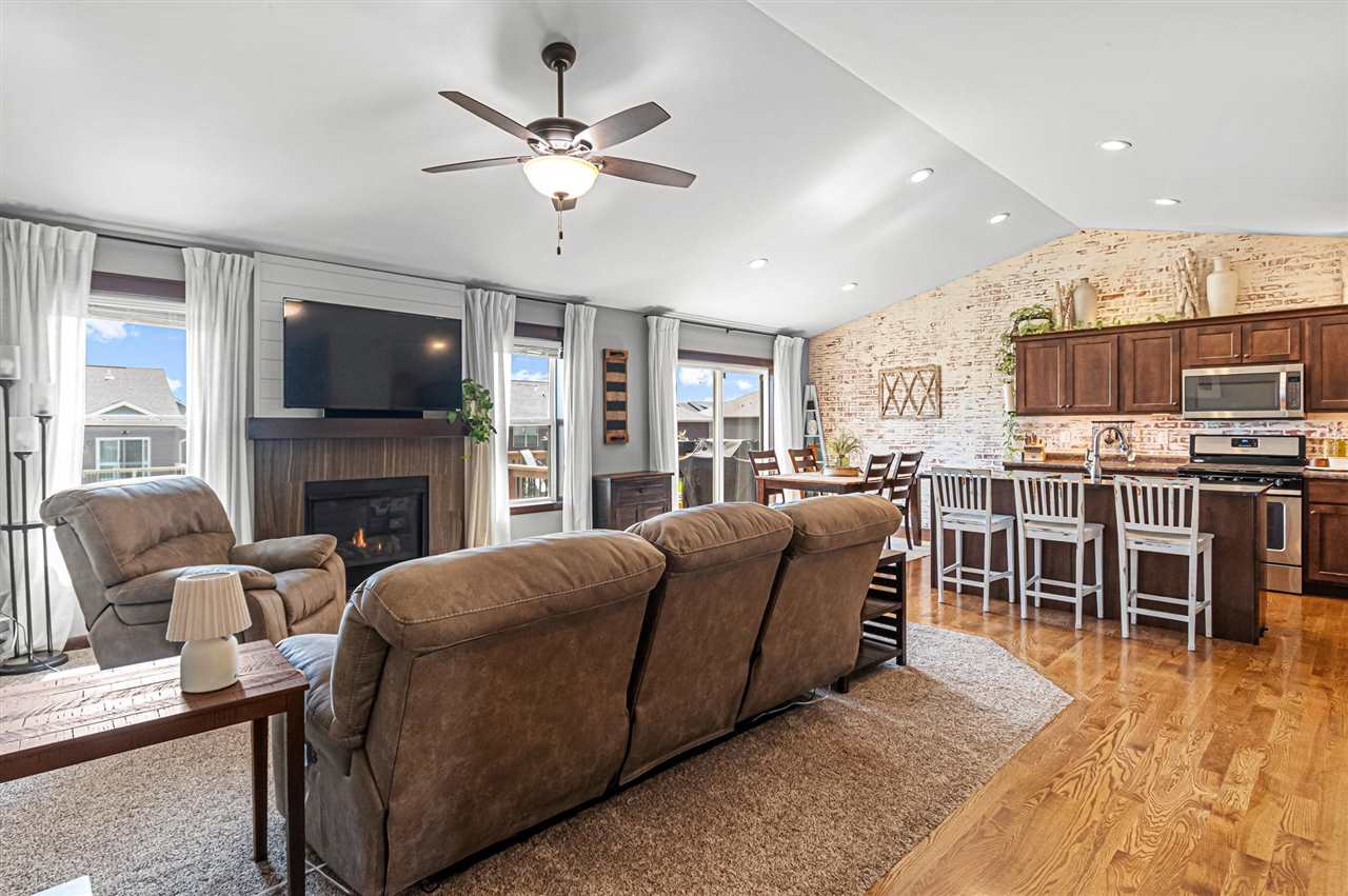 2793 Creekview Trail Palo IA 52324