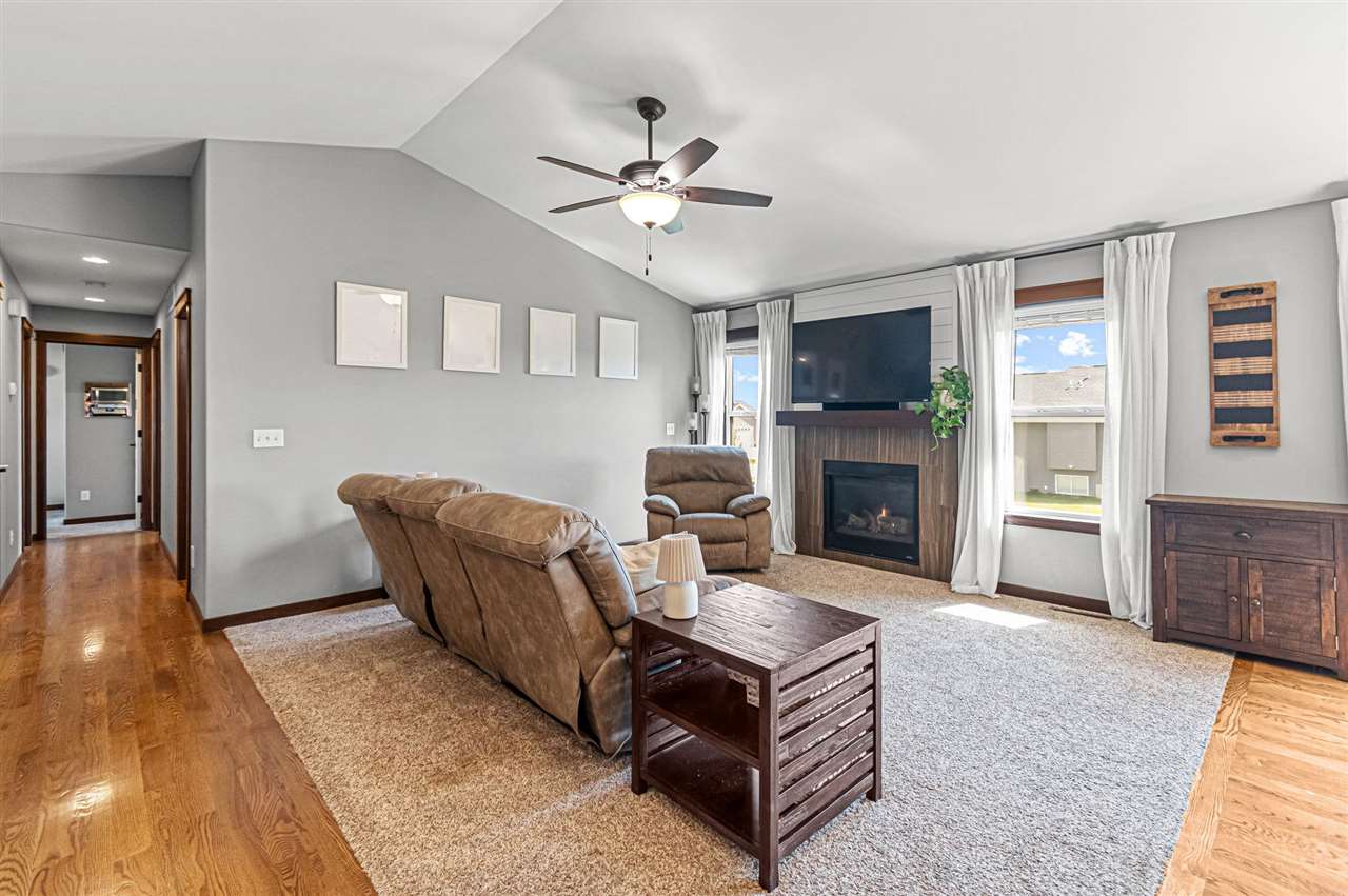 2793 Creekview Trail Palo IA 52324