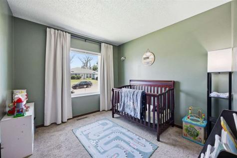 3803 Blue Mound Drive NE Cedar Rapids IA 52402