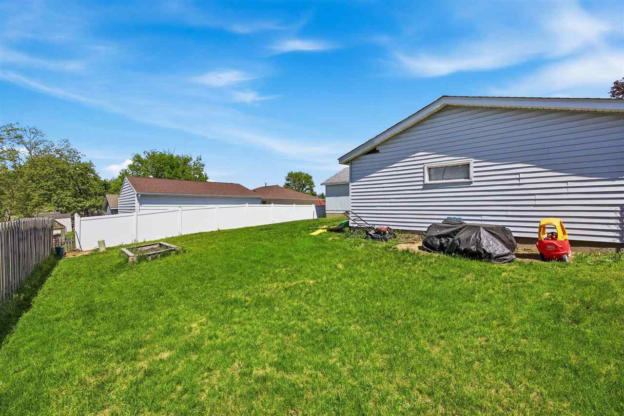 3803 Blue Mound Drive NE Cedar Rapids IA 52402