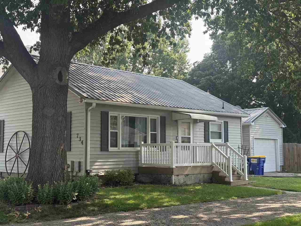 734 S 4th Avenue Washington IA 52353-9317
