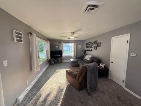 734 S 4th Avenue Washington IA 52353-9317