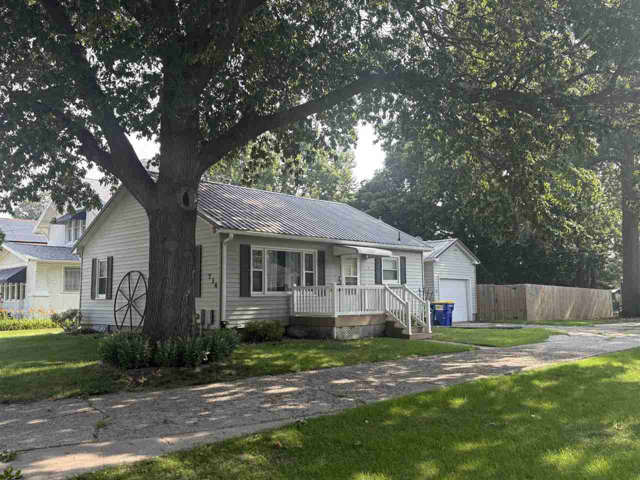 734 S 4th Avenue Washington IA 52353-9317