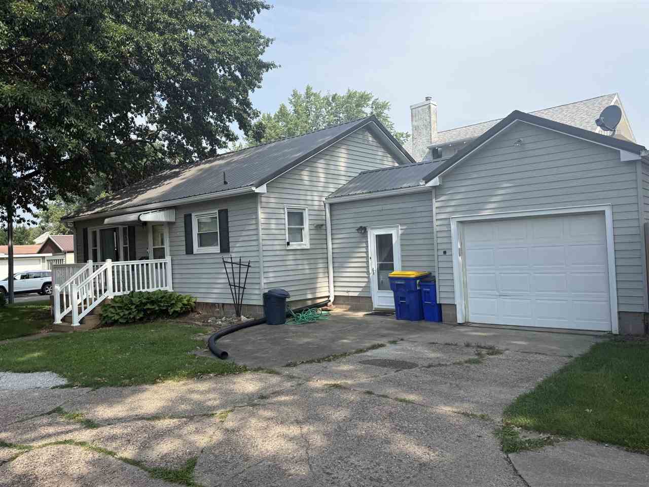 734 S 4th Avenue Washington IA 52353-9317