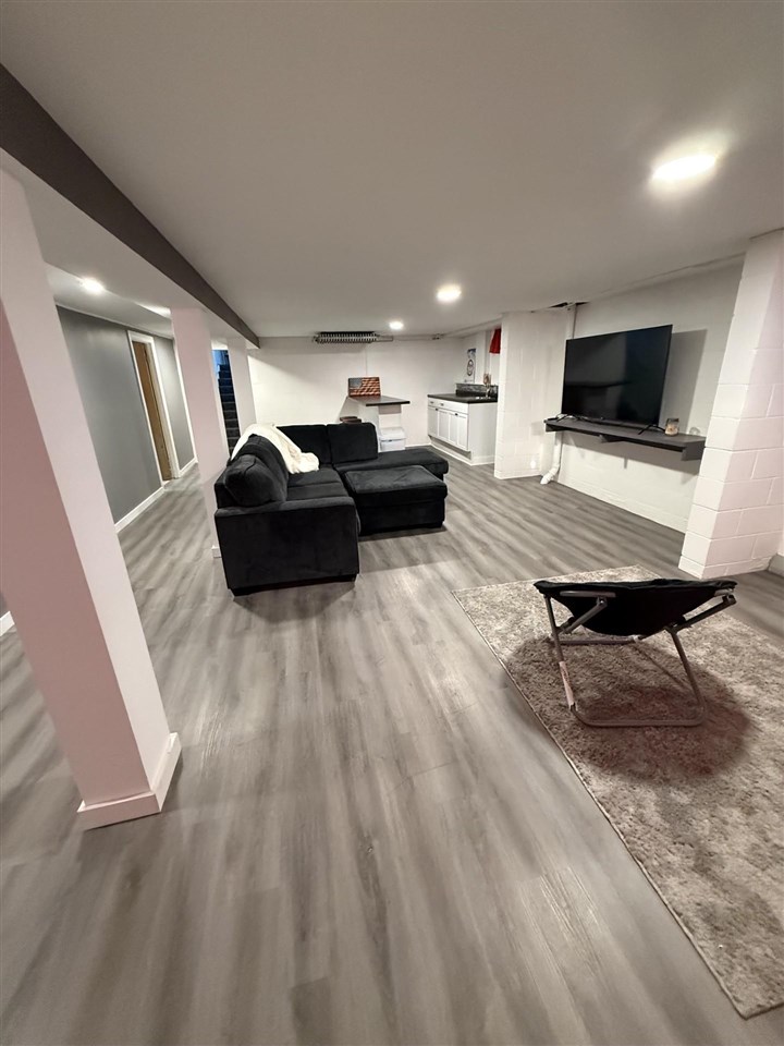 734 S 4th Avenue Washington IA 52353-9317