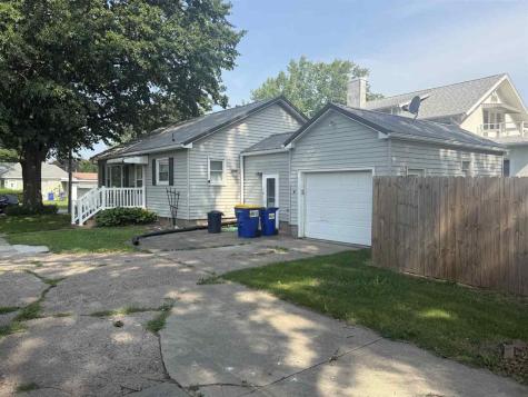 734 S 4th Avenue Washington IA 52353-9317