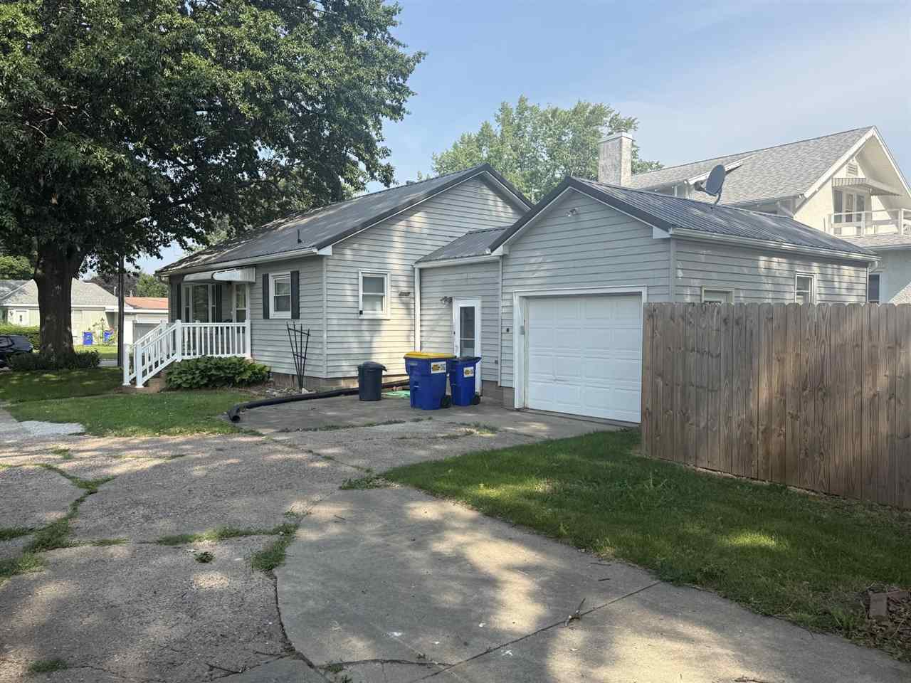 734 S 4th Avenue Washington IA 52353-9317
