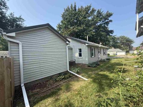 734 S 4th Avenue Washington IA 52353-9317