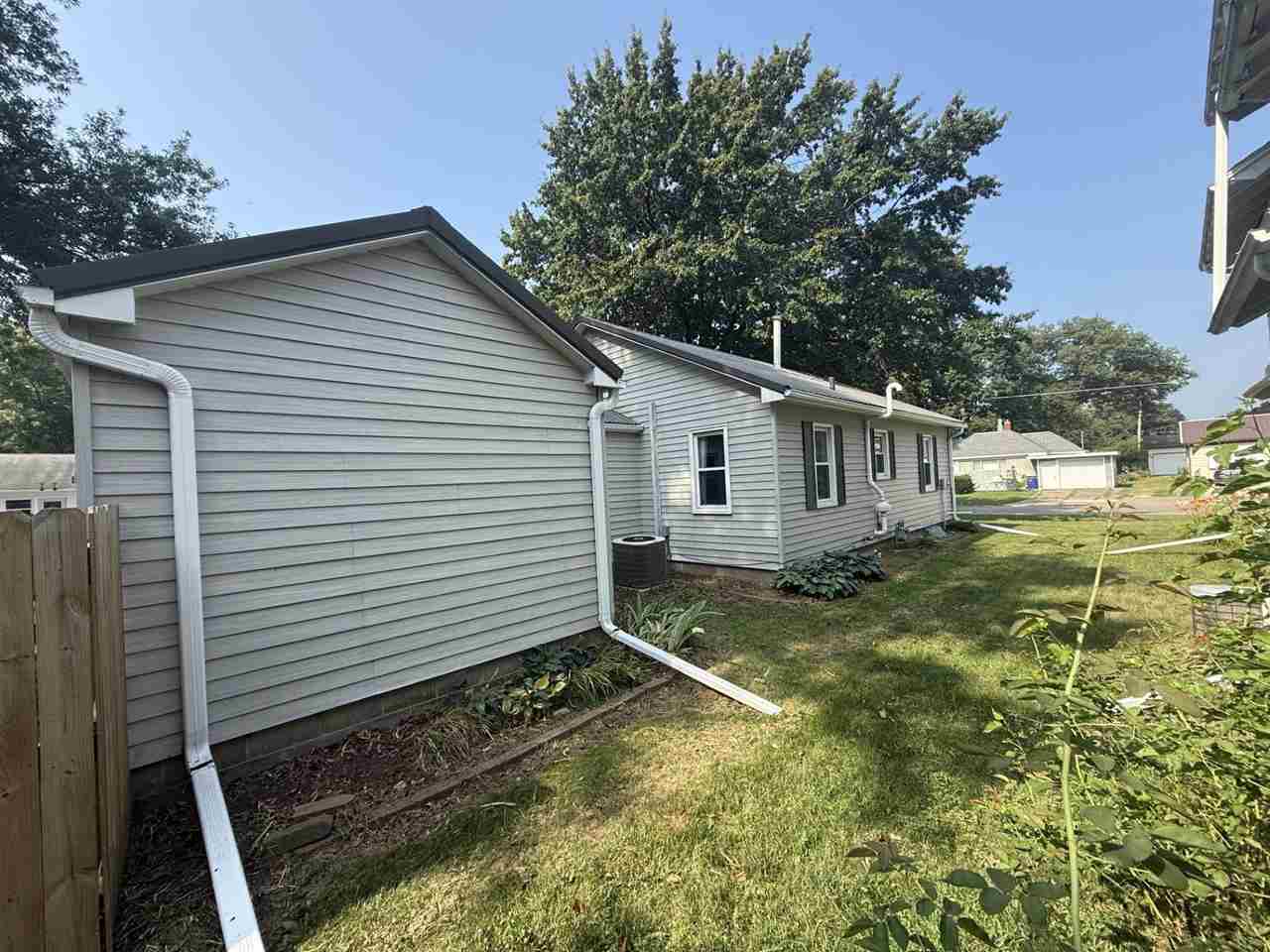 734 S 4th Avenue Washington IA 52353-9317