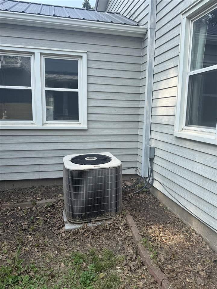 734 S 4th Avenue Washington IA 52353-9317