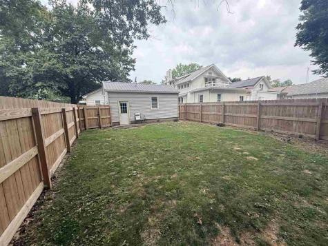 734 S 4th Avenue Washington IA 52353-9317
