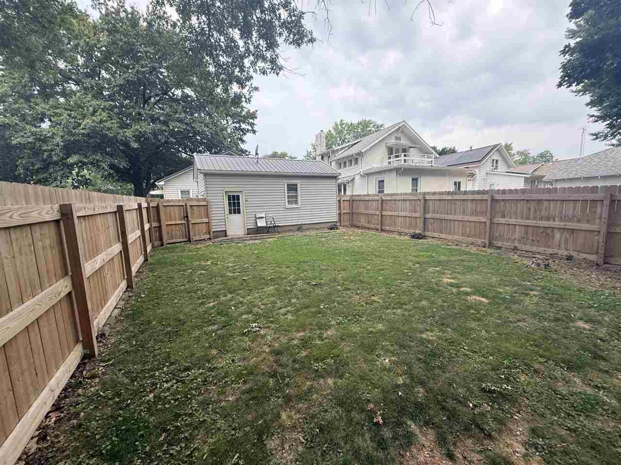 734 S 4th Avenue Washington IA 52353-9317