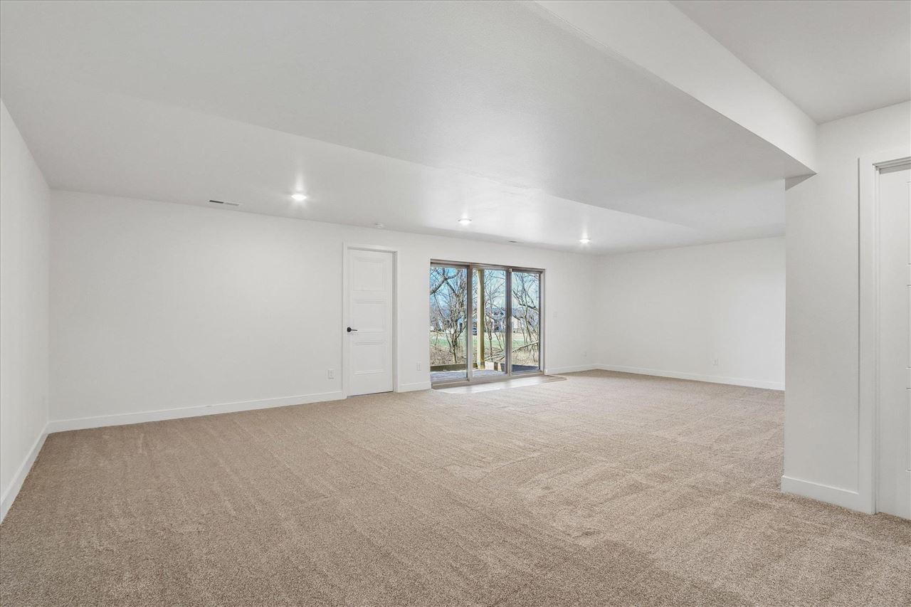 1100 Switchgrass Lane Ely IA 52227