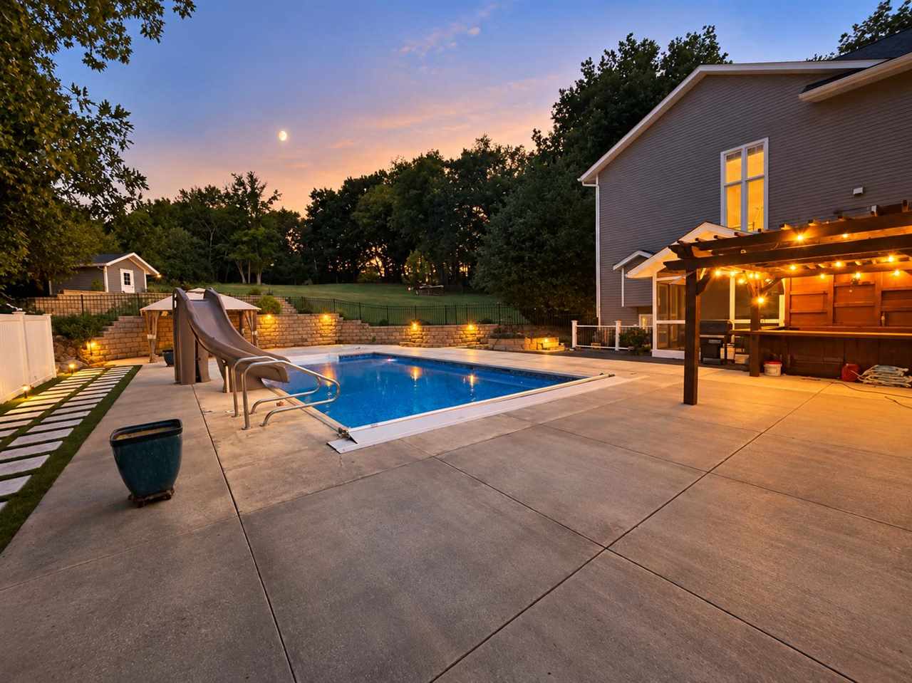 1432 Hickory Hollow Road Solon IA 52333-9293