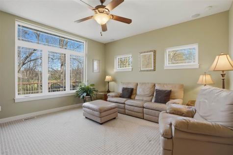 2859 Pine Circle Coralville IA 52241