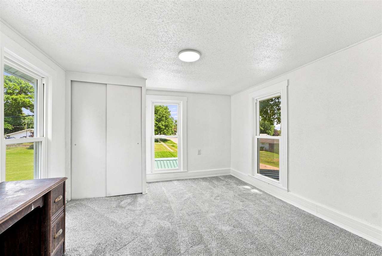 516 Lincoln Street Ainsworth IA 52201