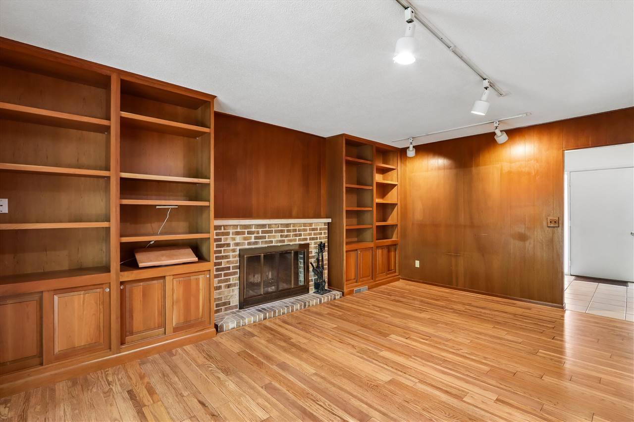 131 S Mount Vernon Drive Iowa City IA 52245