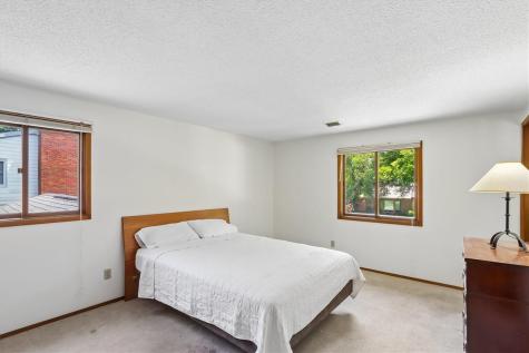 131 S Mount Vernon Drive Iowa City IA 52245