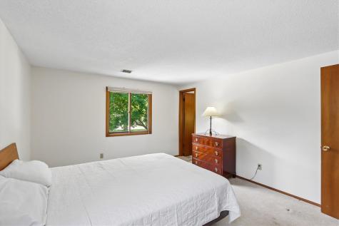 131 S Mount Vernon Drive Iowa City IA 52245