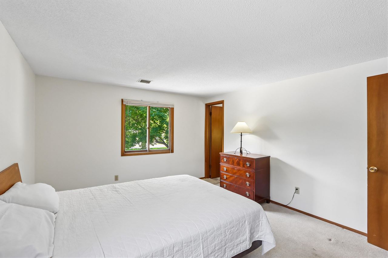 131 S Mount Vernon Drive Iowa City IA 52245