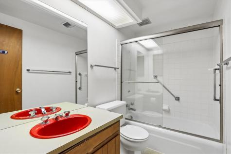 131 S Mount Vernon Drive Iowa City IA 52245